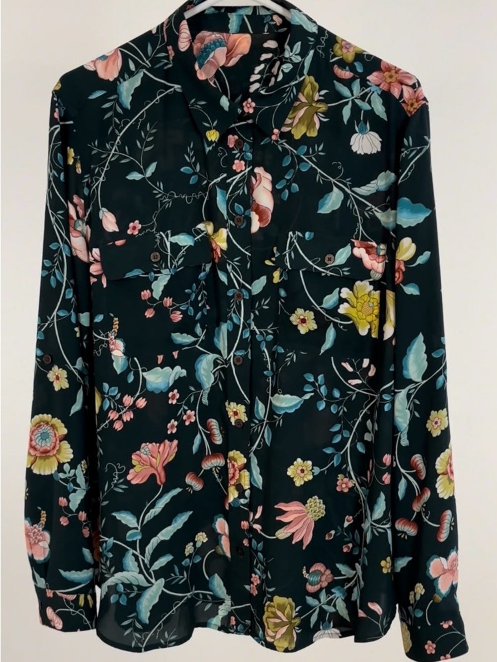 Floral on solid background Long Sleeved Blouse Flap Patch Pockets - Picture 3 of 4